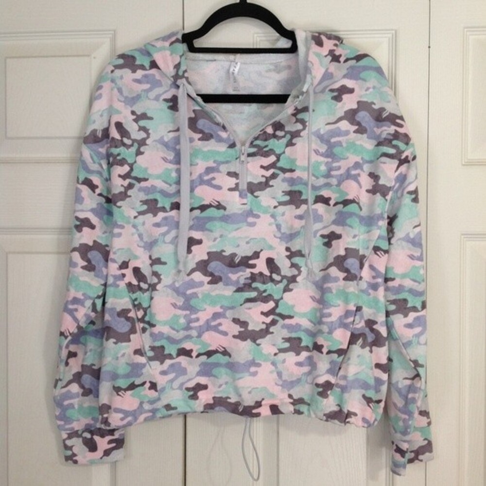 FABLETICS Size X-Small Hooded 1/4 Zip Sweatshirt Pink Purple Green Camouflage